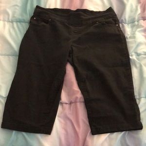 Time and Tru black Capri jeans
